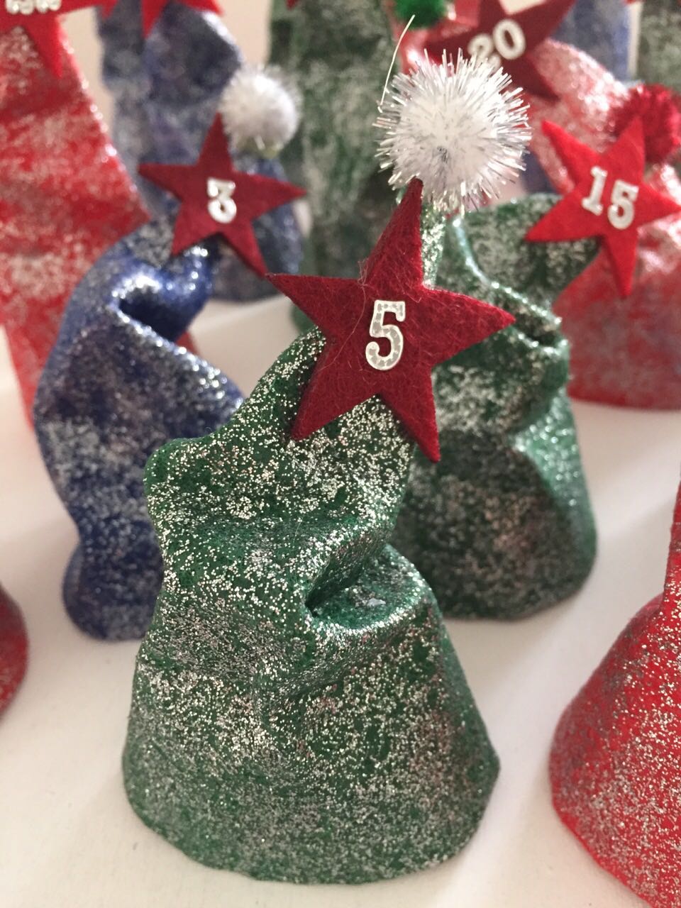 Adventskalender mit Zipfelmützen