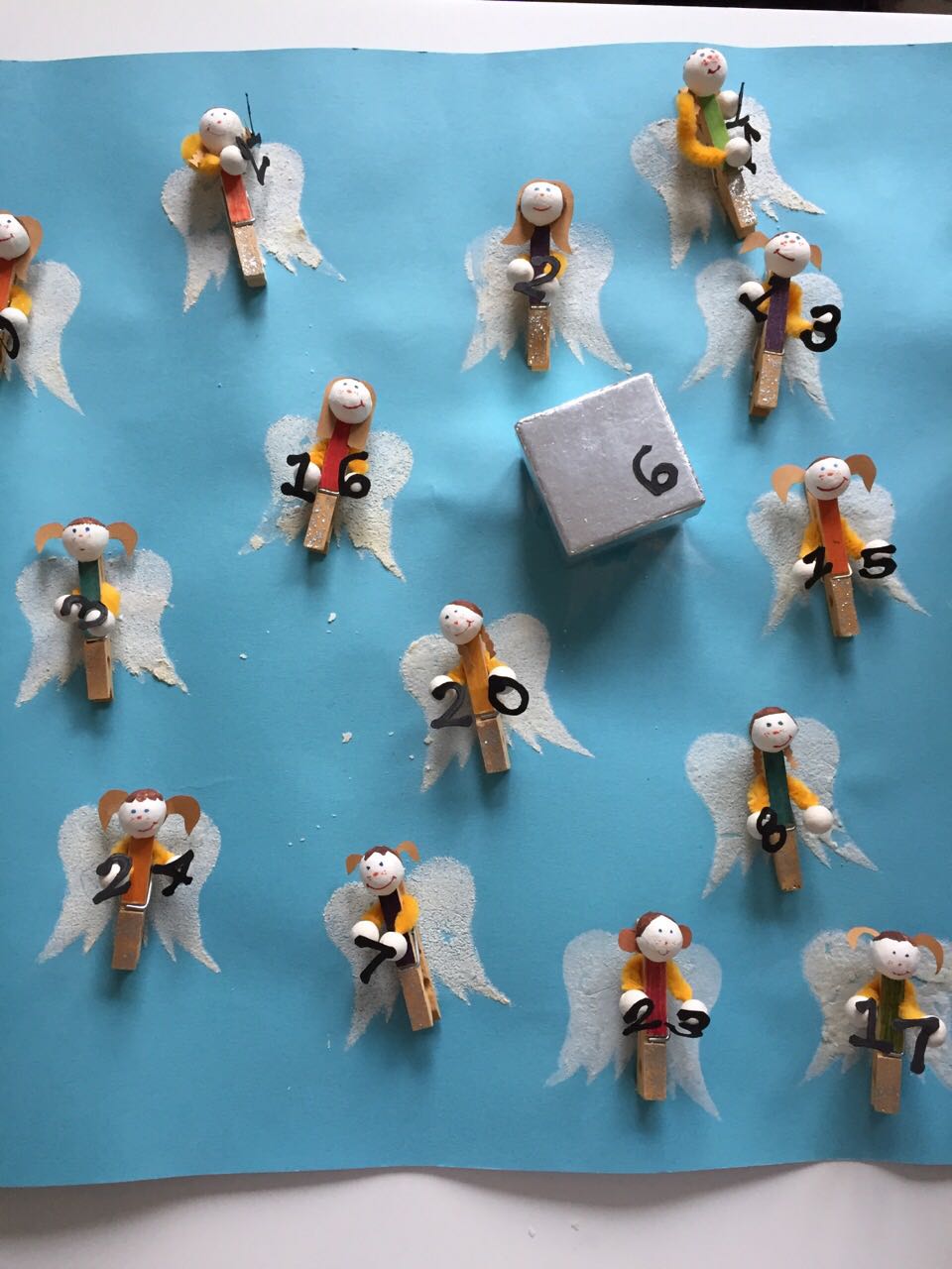Adventskalender Engelkalender auf Wäscheklammern