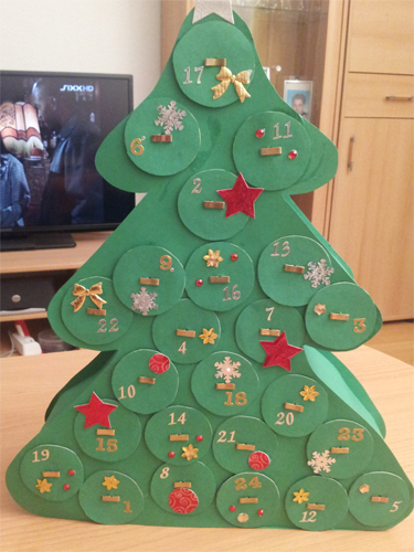 selbstgemacht Adventskalender als Tannenbaum